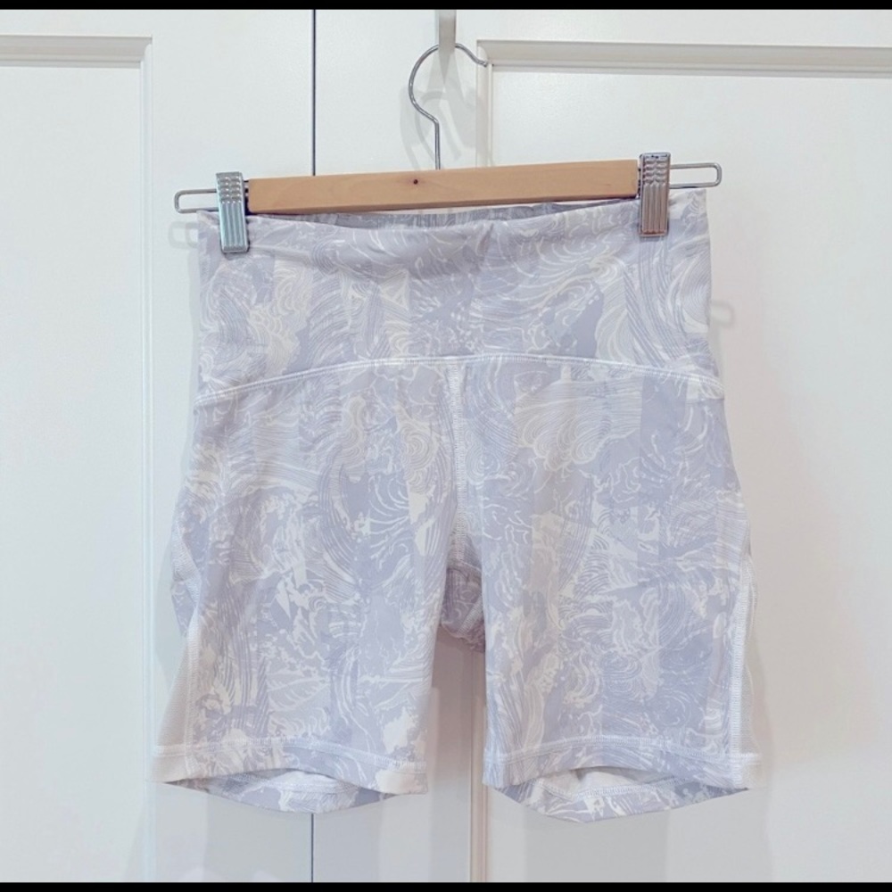 Lululemon Train Times 6” short Size 6